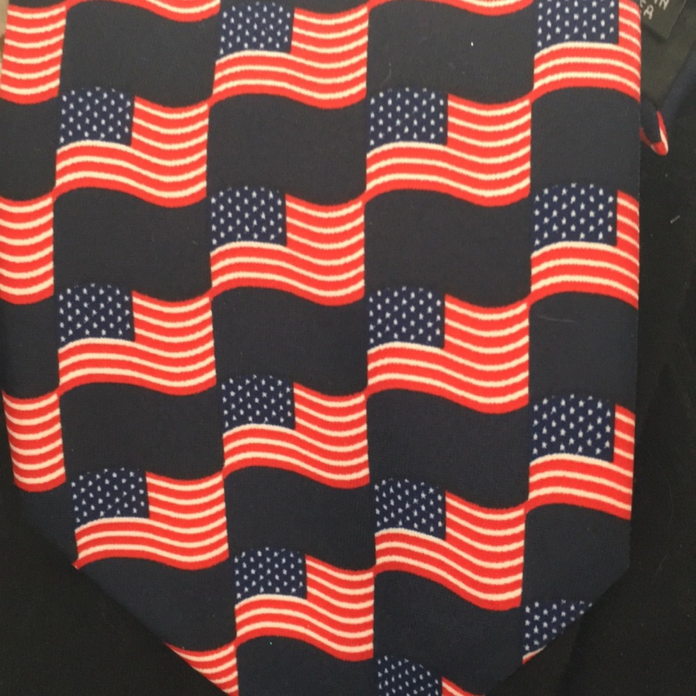 FINAL MARKDOWN Men’s patriotic tie